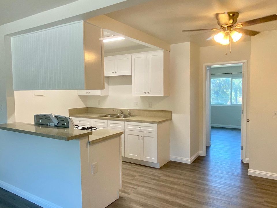 1st image of 1006 E Deodar St #J