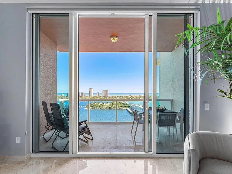 2640 Lake Shore Dr #2215 — Photo 3