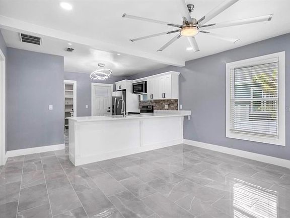3rd image of 8907 North Blvd