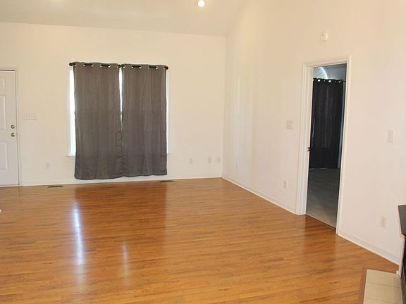 4th image of 212 Killdeer Dr