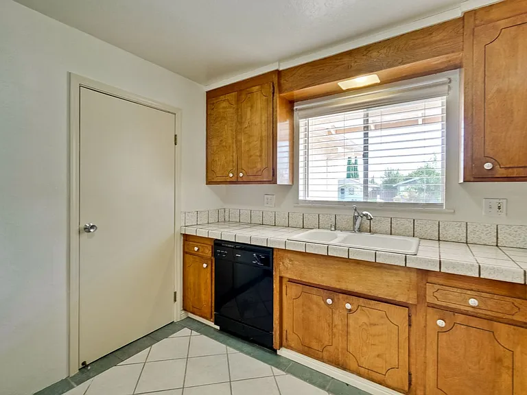 1109 White Cliff Dr — Photo 22