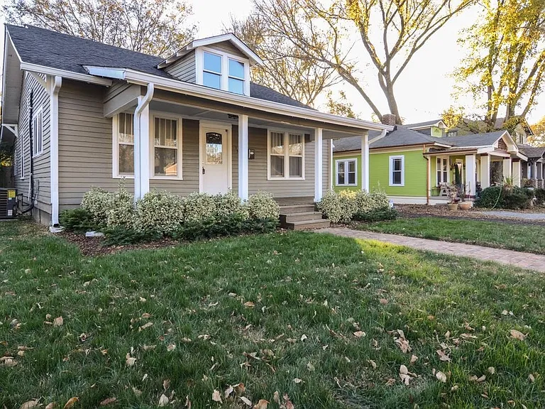 1542 Douglas Ave — Photo 1