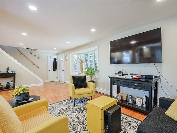 2nd image of 158 Chester St