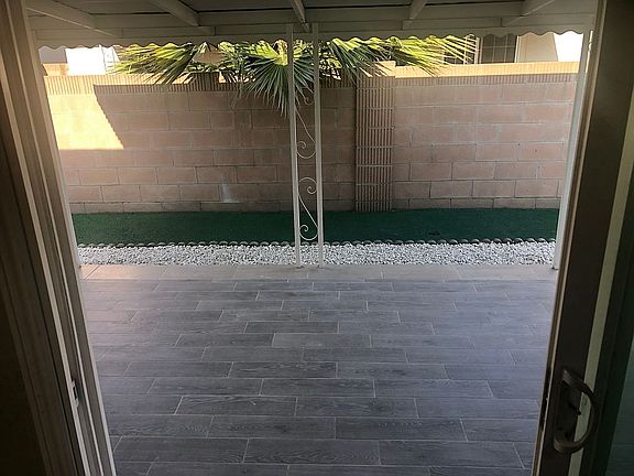 5th image of 560 S Lyon Ave