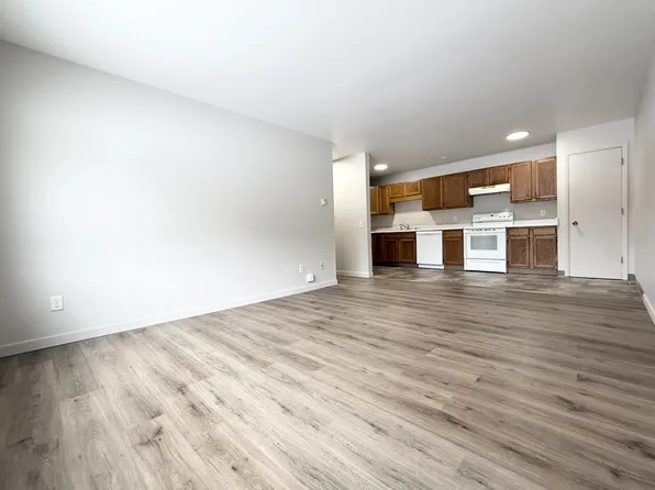 2050 Allen Blvd #9, Middleton, WI 53562