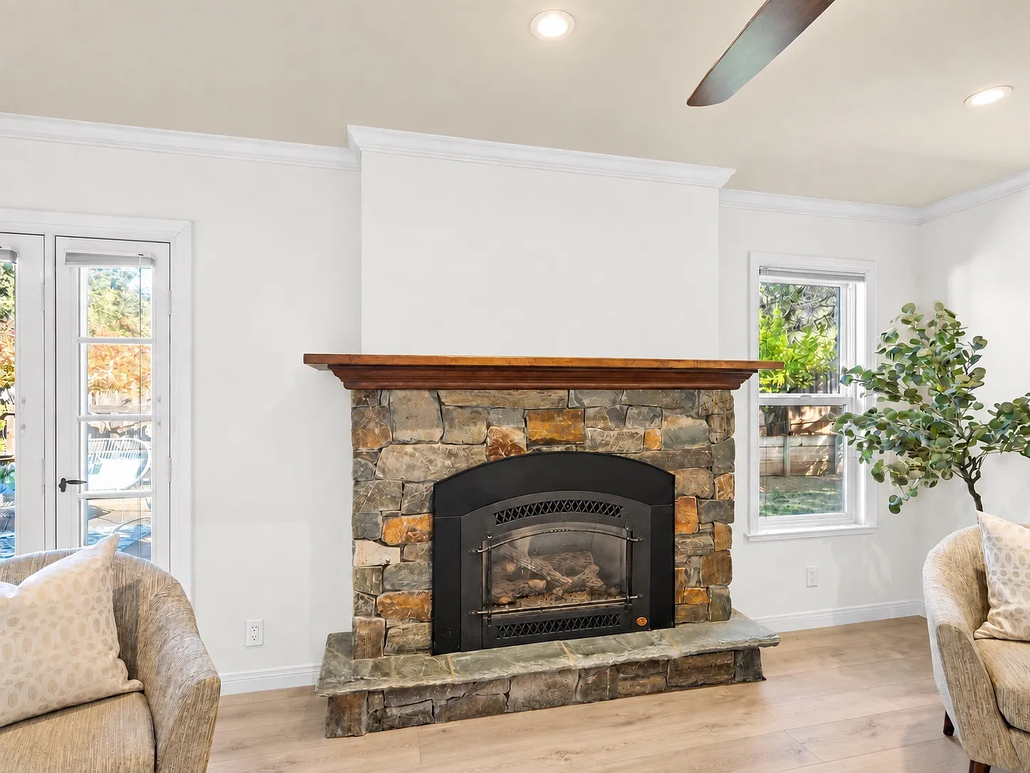 4 bed, 2060 sqft, $4,850 — Photo 4