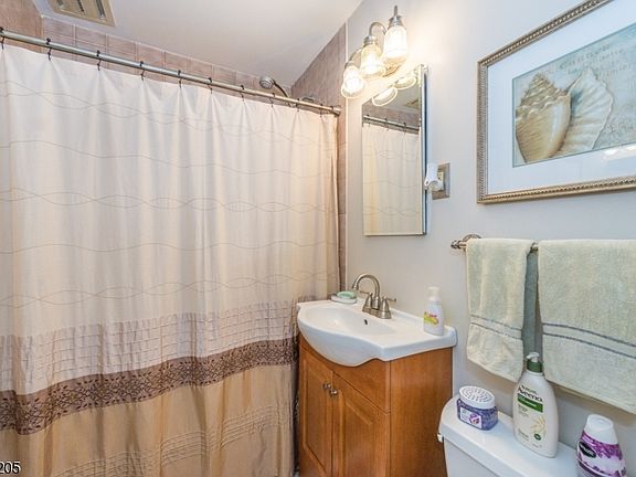 5th image of 18 La Grande Ave