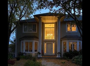 9013 Cambridge Rd, Woodbury, MN 55125
