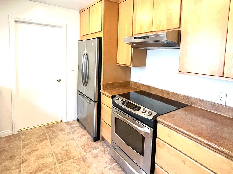1045 Marvista Ave — Photo 6