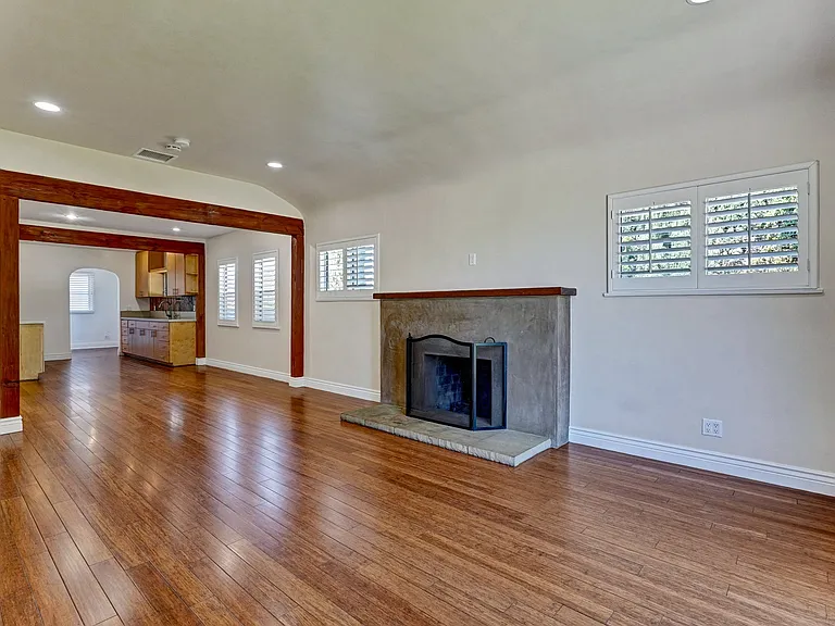 15340 Cohasset St — Photo 8