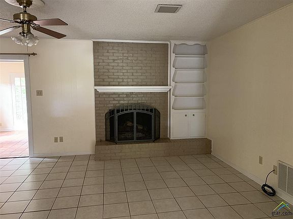 2nd image of 2910 Fleetwood Dr