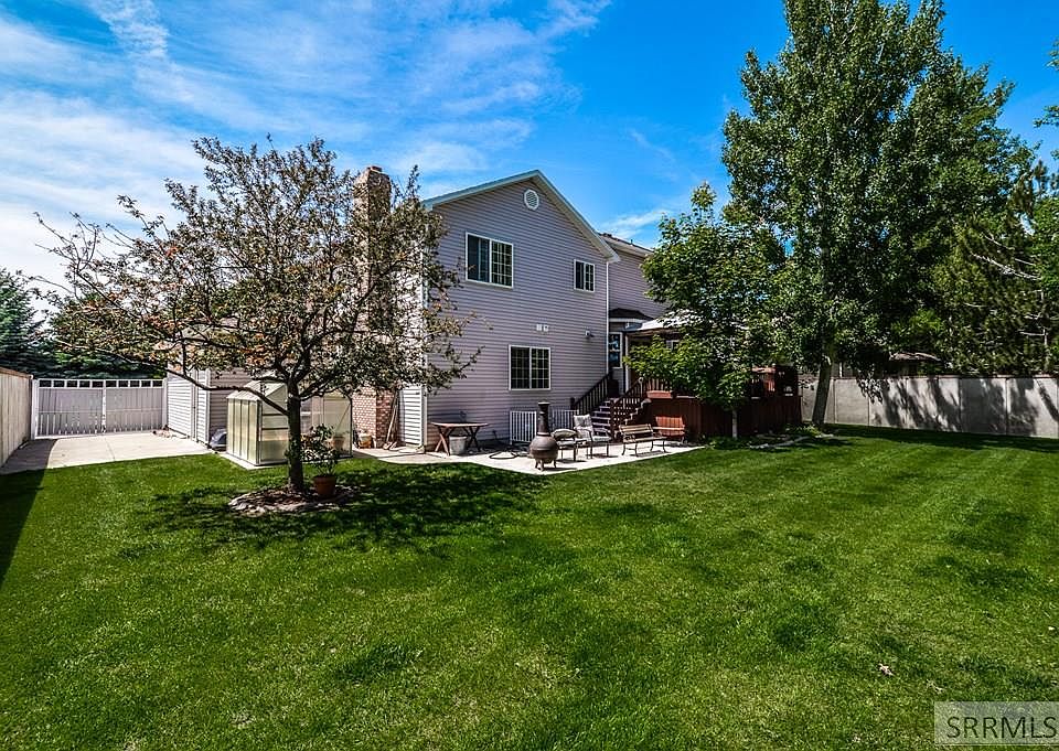 2nd image of 2729 Desert Dr