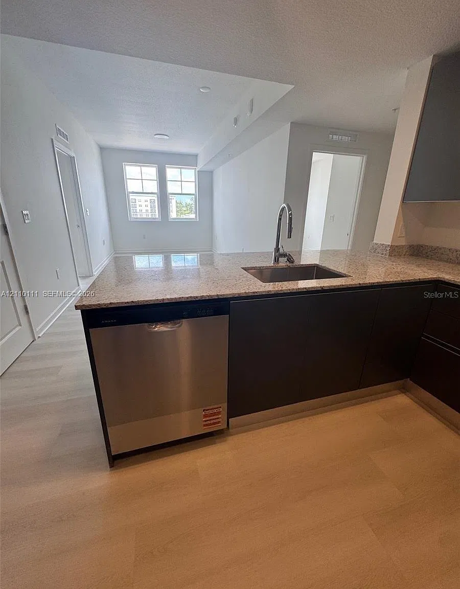 2 bed, 2.0 bath, $1,600 — Photo 1