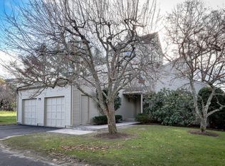 17 Fieldstone Ln, Natick, MA 01760