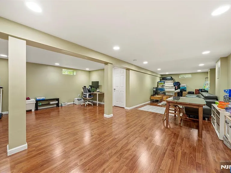 3 Burton Pl — Photo 18