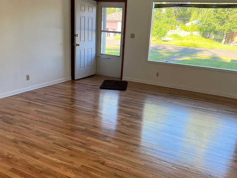 1354 SW Gilorr St — Photo 8