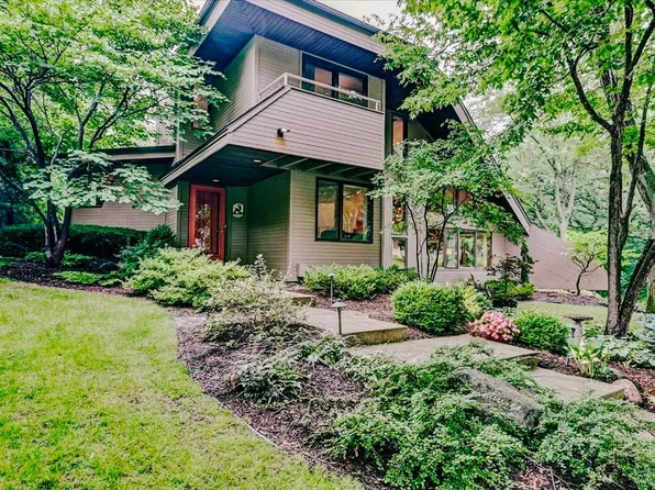 2 Apple Hill Cir, Madison, WI 53717