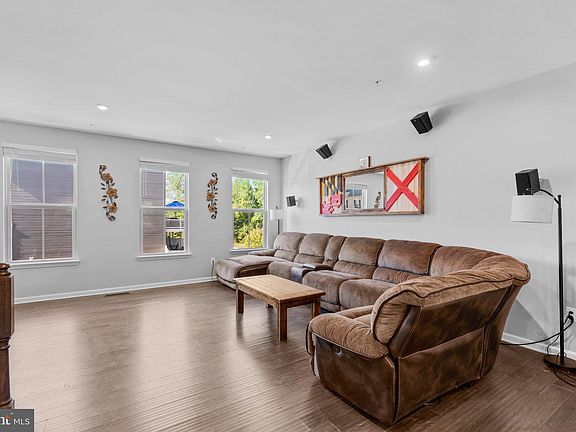 4th image of 474 Marianna Dr