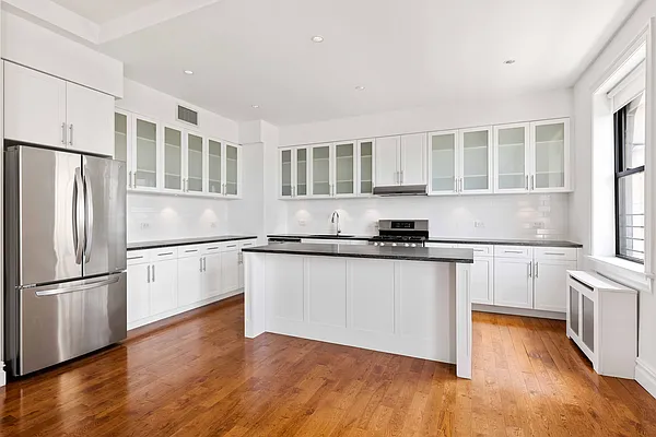 Rented by MNS | media 8