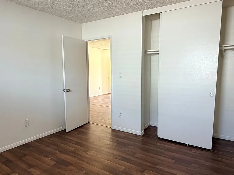 974 Merritt Dr #10 — Photo 9