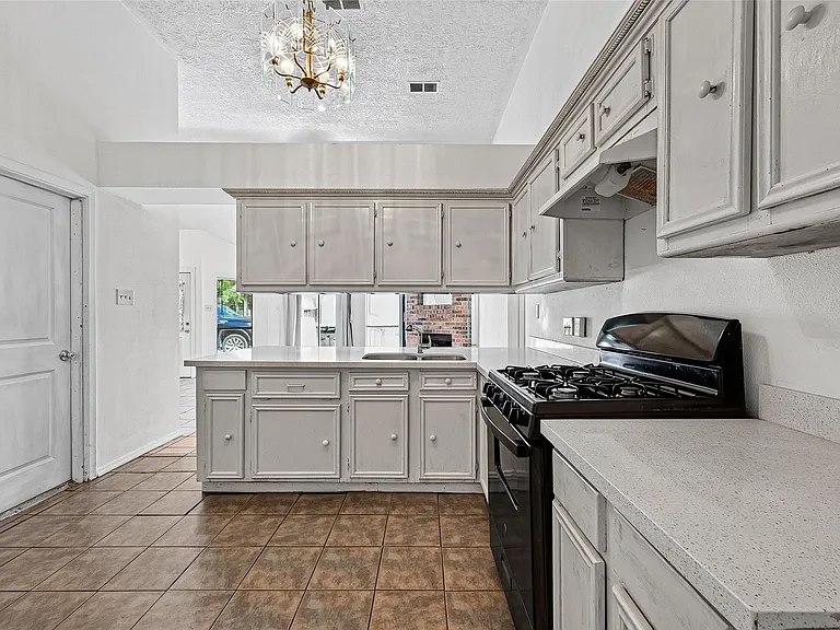 4632 Greenwood Dr — Photo 8