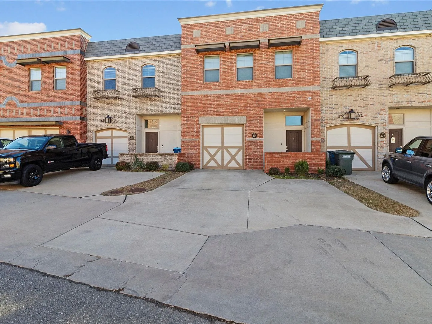 Move in Special! Gorgeous newer 2br 2.5ba Townhome!! — Photo 4