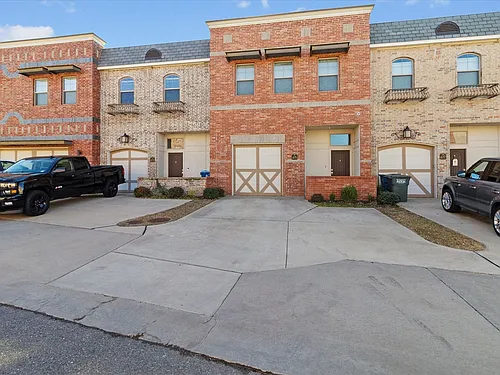 475 S Fretz Ave Photo 1