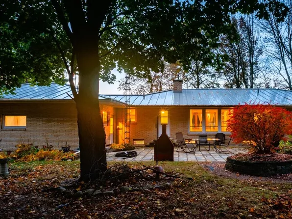 915 Carey Ave, Wild Rose, WI 54984