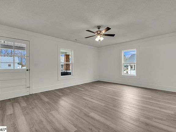 3rd image of 136 Lee St