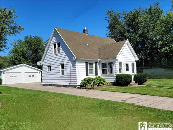 34 New York Ave, Dunkirk, NY 14048