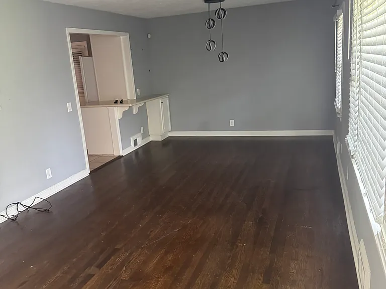 1385 Berkeley Ln — Photo 5