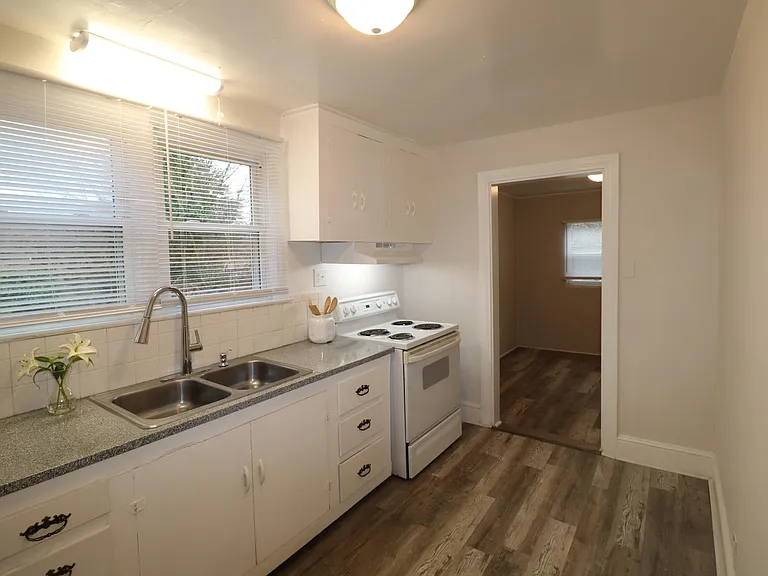 130 Court St — Photo 5