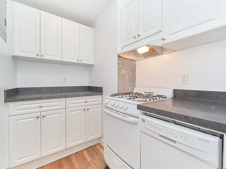 25 E 38th St #5F — Photo 5