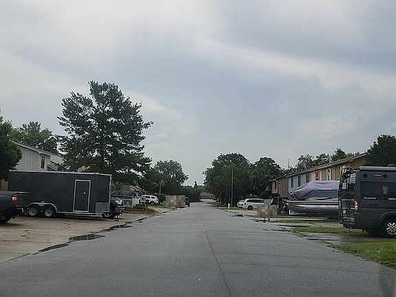 4th image of 611 Sandalwood Dr