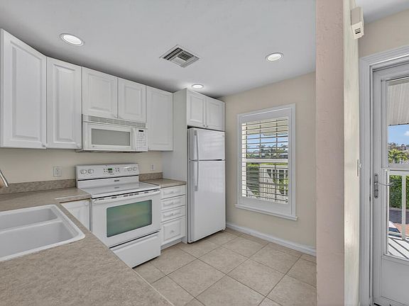 3rd image of 681 W Elkcam Cir Unit 323
