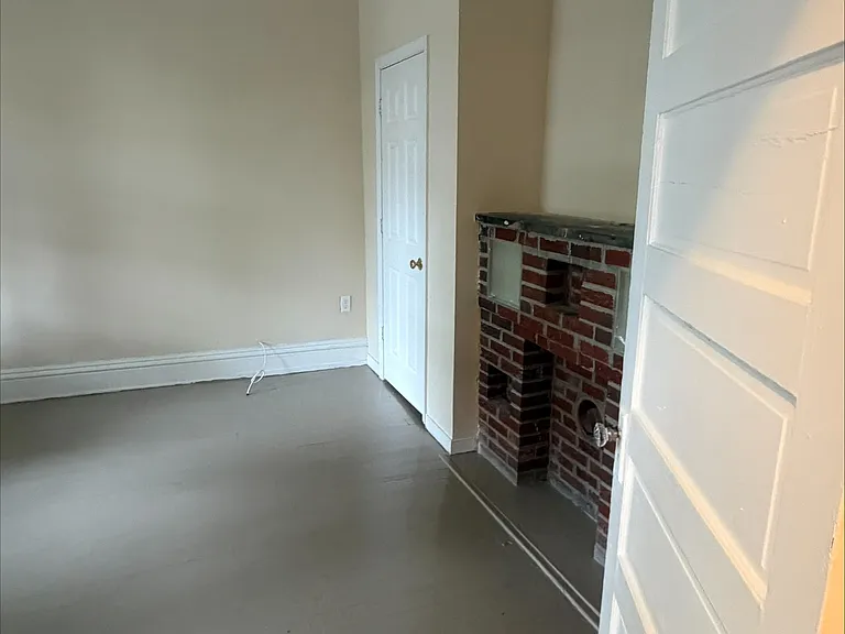 618 S Laurel St — Photo 7