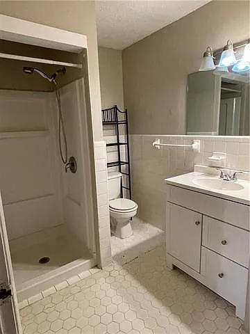 644 Castain Dr — Photo 6