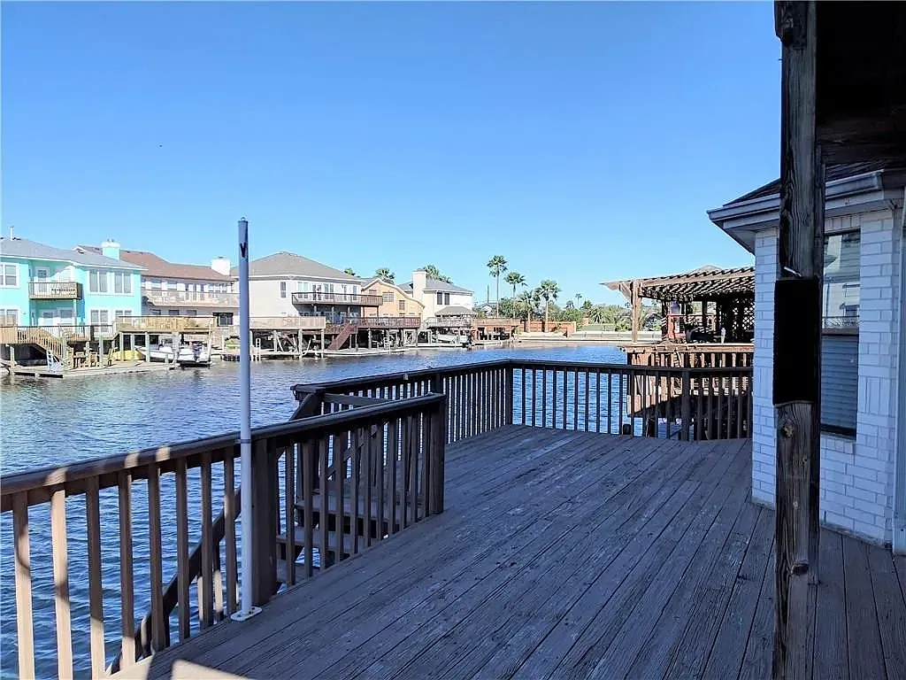 3 bed, 2.5 bath, 1827 sqft, $2,900 — Photo 2