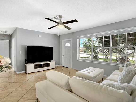 2nd image of 161 Cayman Dr