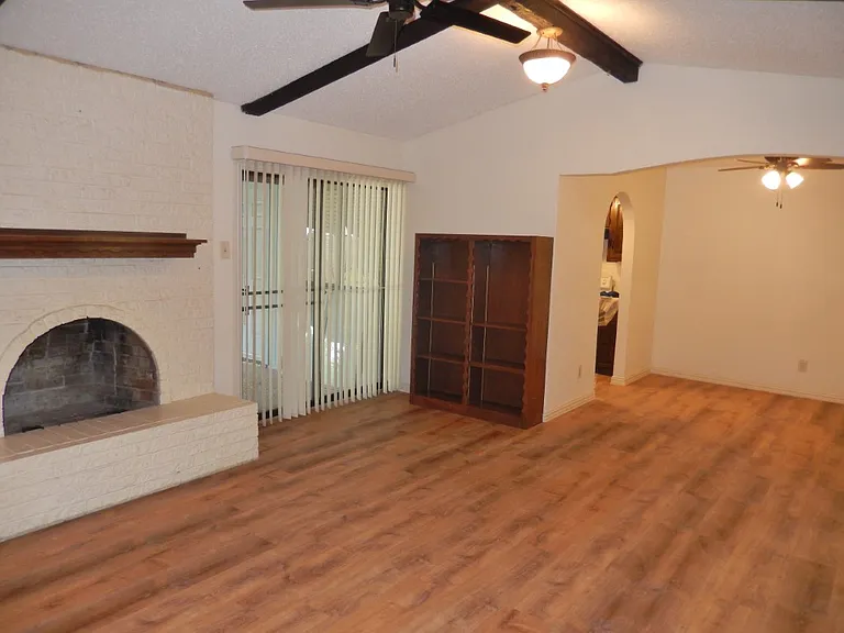 1818 Mission Dr — Photo 3