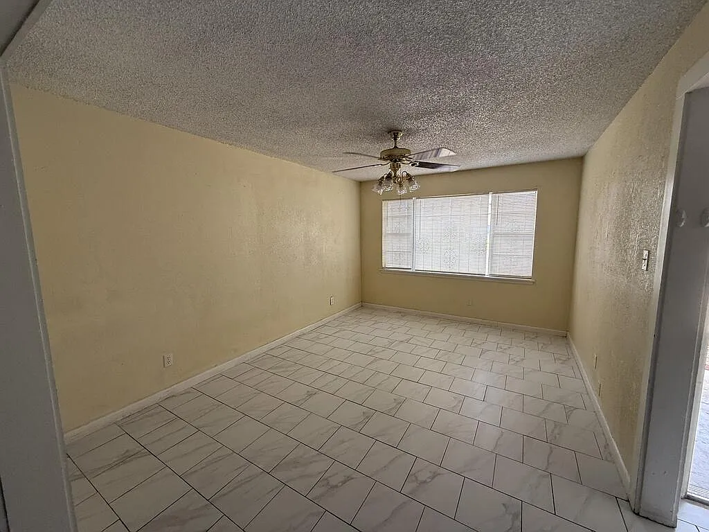 3 bed, 2.0 bath, 1470 sqft, $2,200 — Photo 2
