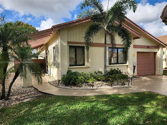 2nd image of 4481 Cordia Cir