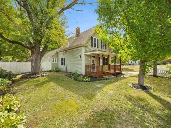 421 N Main St, Raynham, MA 02767