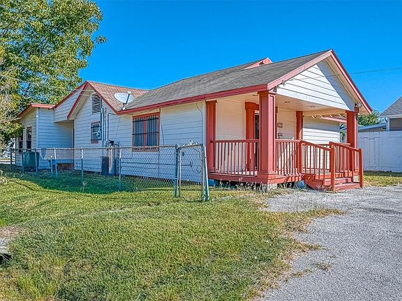 2nd image of 327 E Crosstimbers St
