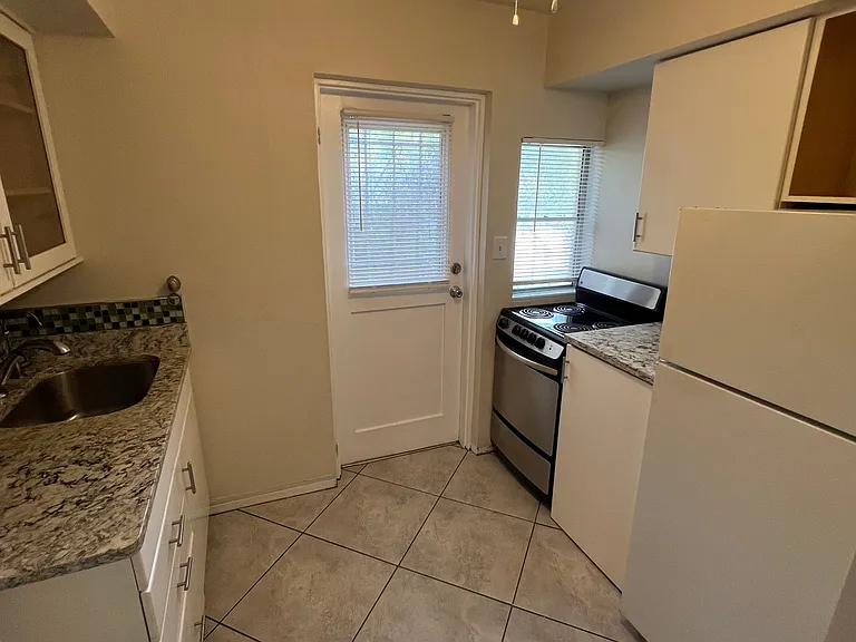 701 Bay St NE #2 — Photo 7