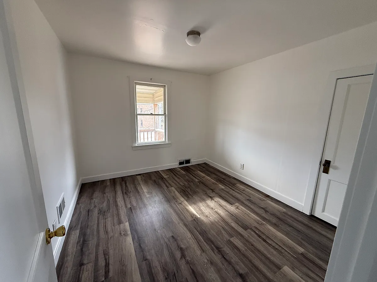 Building Photo - 710 Pine St #B