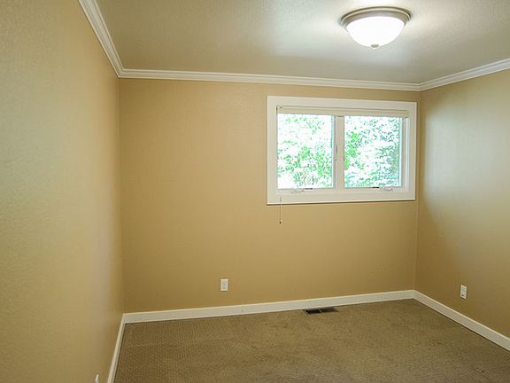 3rd image of 420 NW Dack Ct