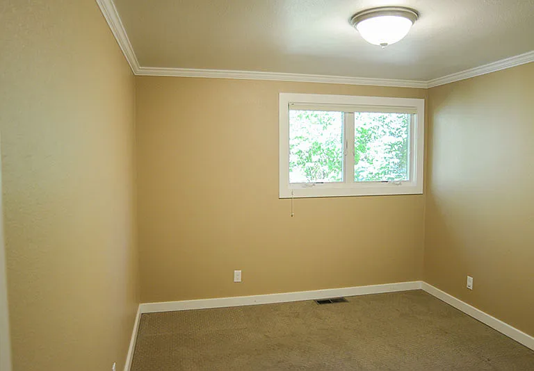 420 NW Dack Ct — Photo 3