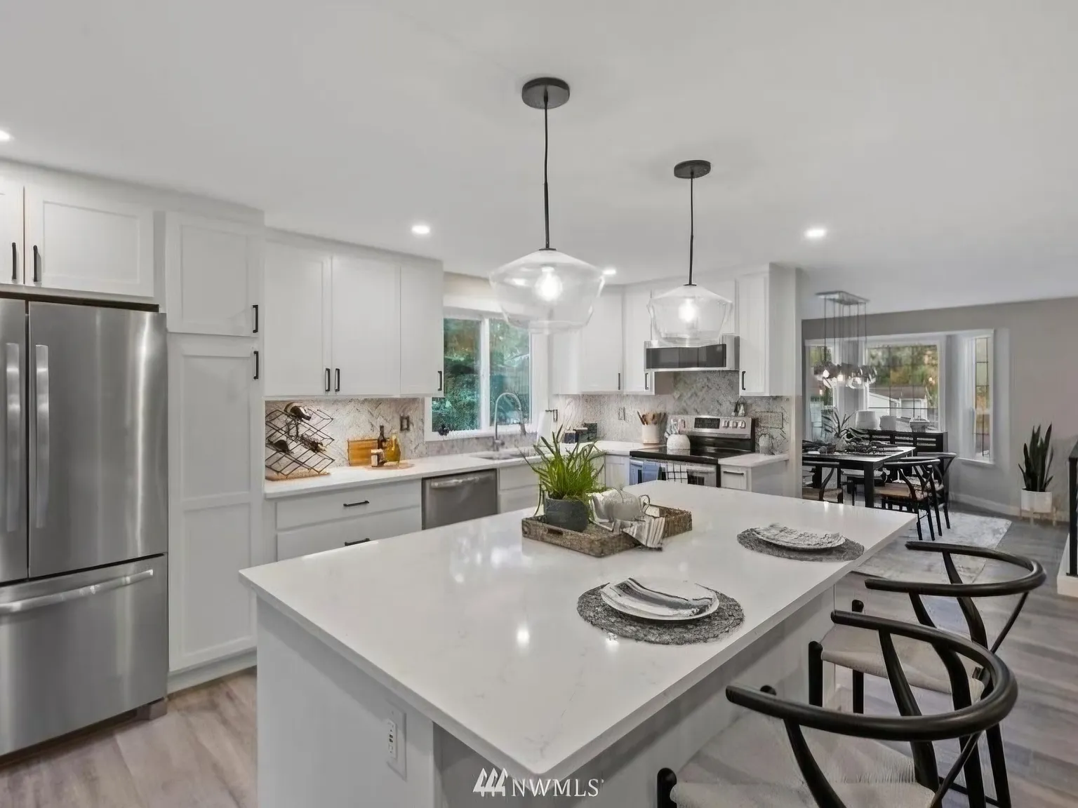 6 bed, 2072 sqft, $3,700 — Photo 2