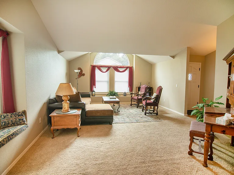 779 N Harvey Ln — Photo 6